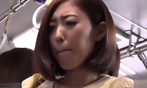 JAPANESE CAN'T Cock a snook at ONE LEG Lady-love Nearby ON BUS 日本少婦經不起肉棒的挑逗 扳起一隻腳就給你幹吧