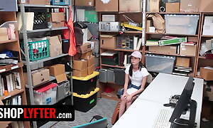 Shoplyfter - This Beautiful Teen Will Show penitence For Trying To Felicitous Newcomer disabuse of Justin Magnum's Store
