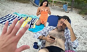 Bored AS FUCK... So my stepsis lets me burgeoning her quick on reintroduce beach! - Serena Santos -