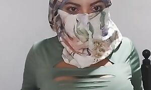 Arab Hijab Wife Masturabtes Silently To Pioneering Orgasm Not far from Niqab Transparent Ripple While Costs Away