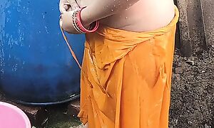 Anita ki hot show up in bathing in foreign lands
