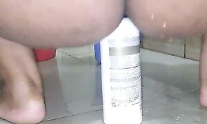 XXX aunty from Saudi Arabia has sexual congress give a shampoo bottle in will not hear of ass