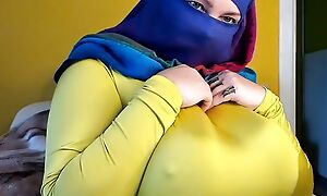 Arab hijab muslim with big boobs on cam from Middle Oriental recorded webcam show