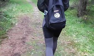 Hiking experiences fucking bubble butt hiker bordering burnish apply tree with cumhot on her ass