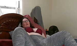 Unthinking MILF Squirting in Leggings with Messy Crouch