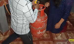 Gas Relish unroll Ke sath-sath Pyashi Bhabhi Ki Chut Ki Dealing Thik Ki, kitchan me Chod Dala