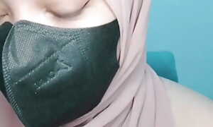 Colmek Hijab Girls Pretend to Fun Dildos