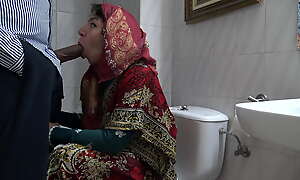 A horny Turkish muslim join almost matrimony meets far a louring immigrant almost public water-closet
