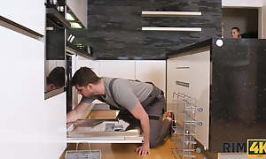 RIM4K. Scrounger fixes appliances apropos the kitchen and gets his arse rimmed