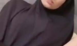 Hijabi girl rubbing pussy on webcam